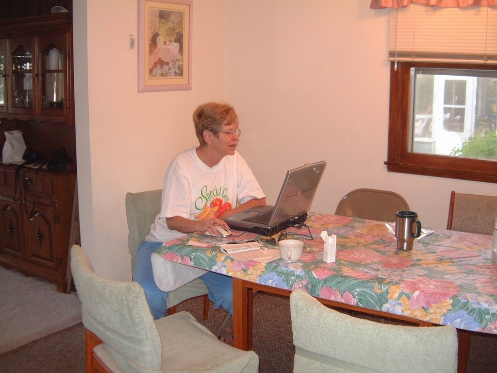 2004/07(July)/05(Mothers-Funeral)/1024x768_2004-07-28 10-03-35.JPG